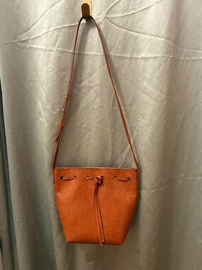 Mansur Gavriel Premium Leather Cognac Crossbody Bucket Bag Purse Made Italy VGUC